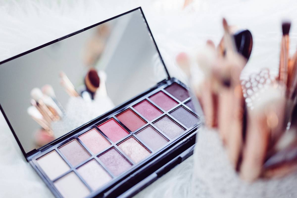 how to do makeup for beginners minimal tool setup
