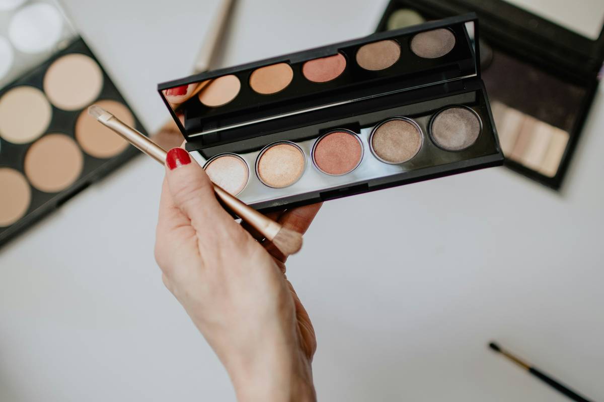 how to makeup tutorial for beginners step-by-step demonstration on natural lighting